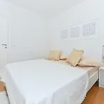 Apartment In With Wifi