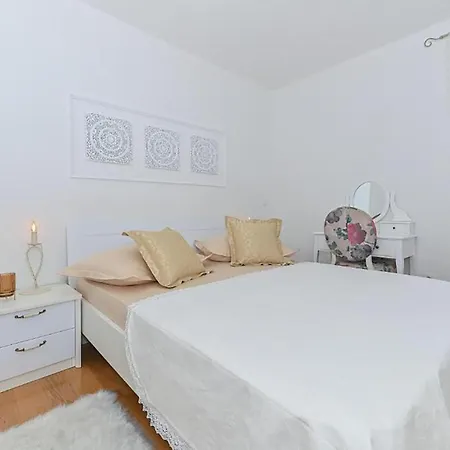 In With Wifi Apartman Makarska