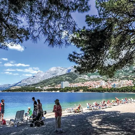 2 Bedroom In Appartement Makarska